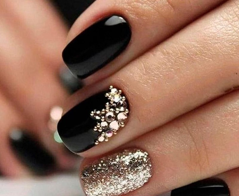 Черно-золотой маникюр