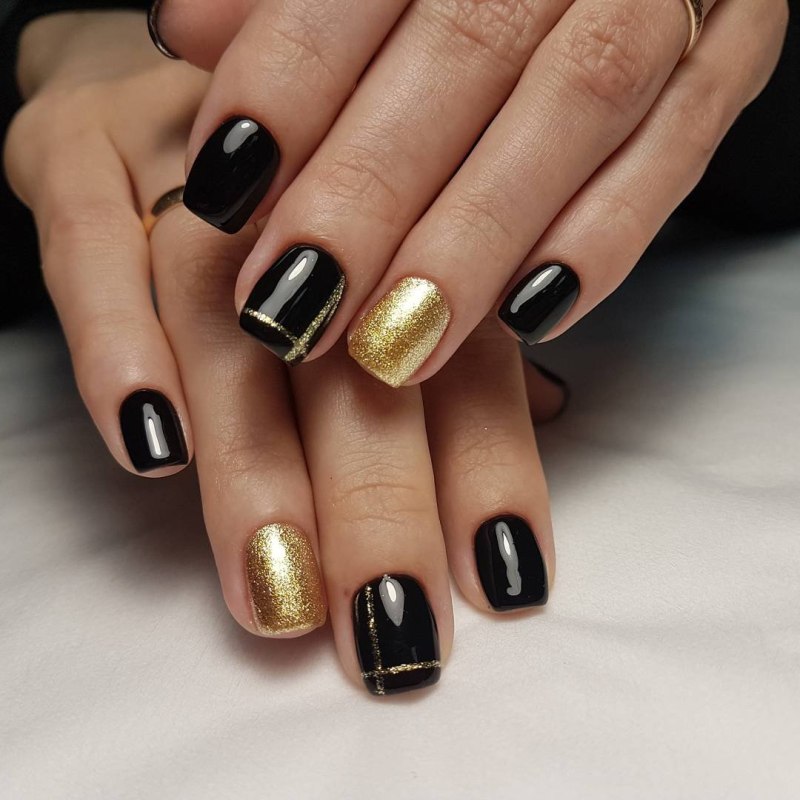 Черно-золотой маникюр