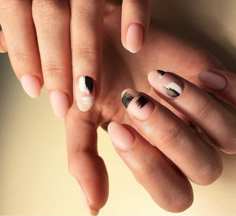 Лаконичный маникюр 2021