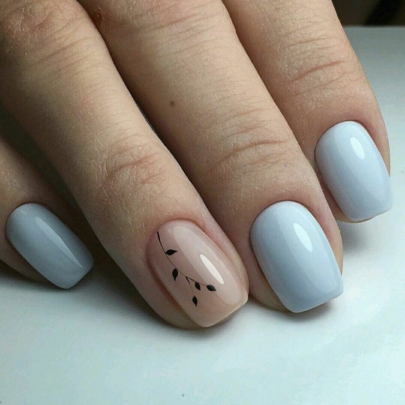 Маникюр со стразами