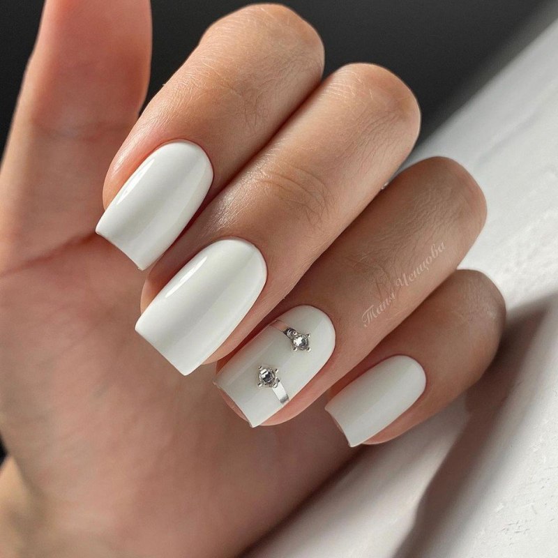 Простой лаконичный маникюр