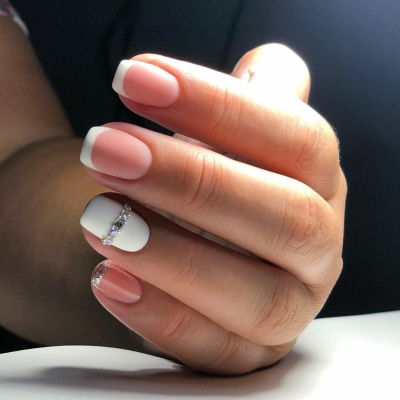 Маникюр Минимализм