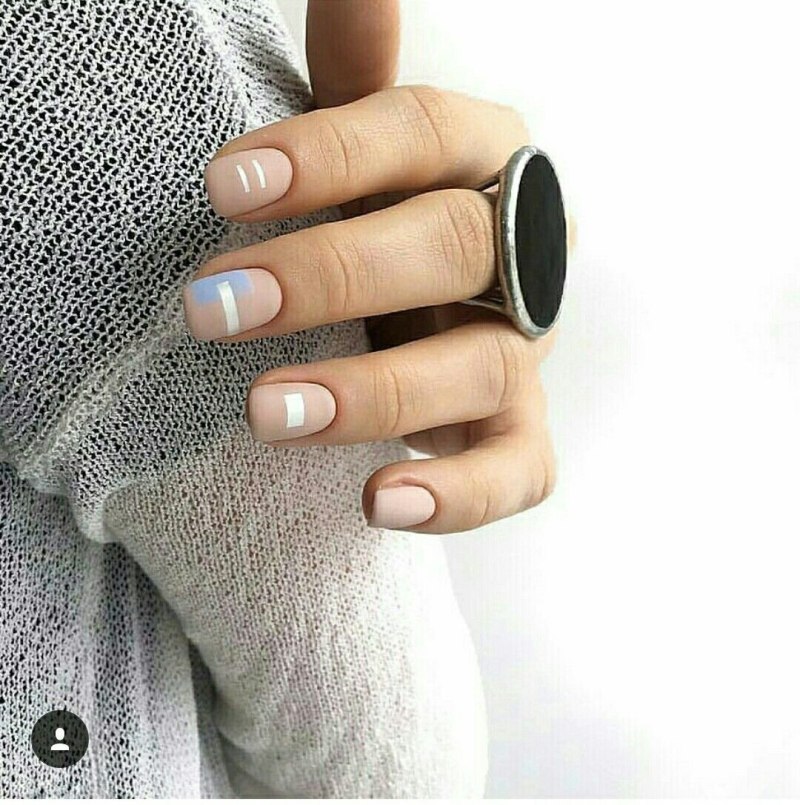 Маникюр на короткие ногти Минимализм