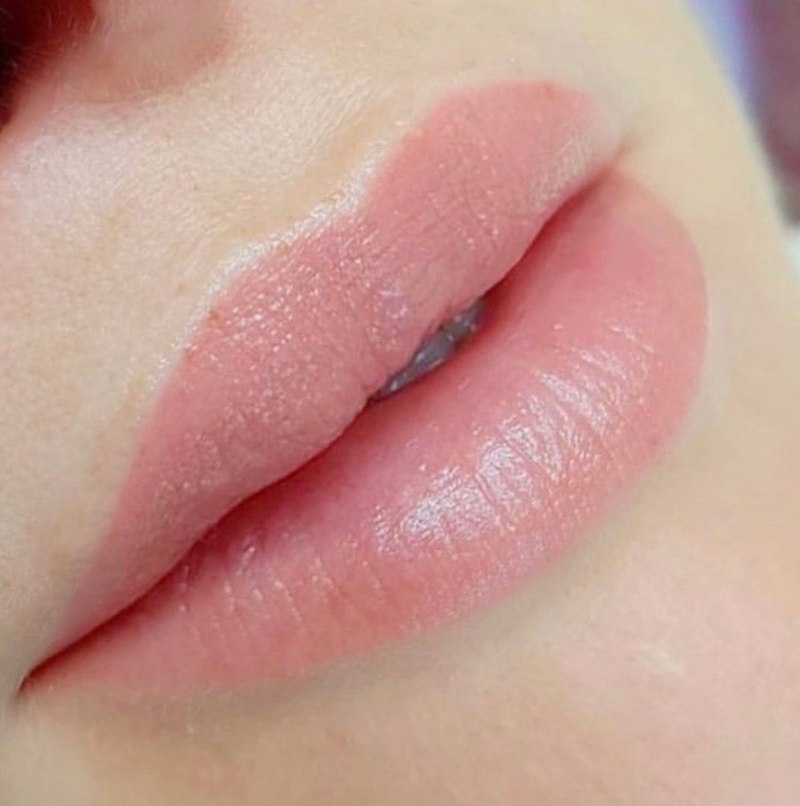 Бесконтурная техника татуажа губ