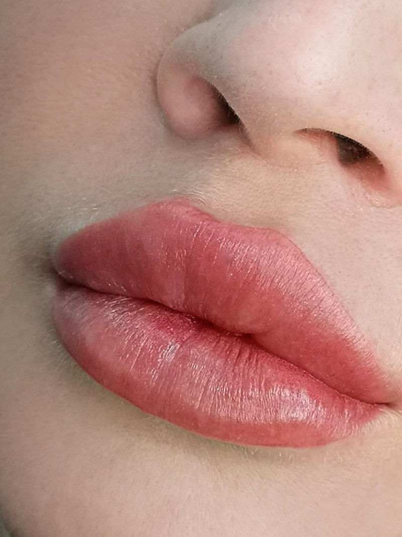 Красивый перманент губ