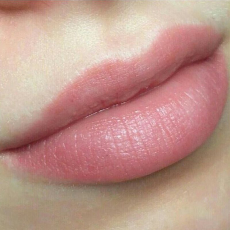 Перманентный макияж губ натуральный