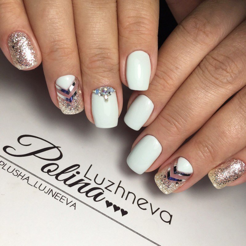 Красивый летний маникюр белый