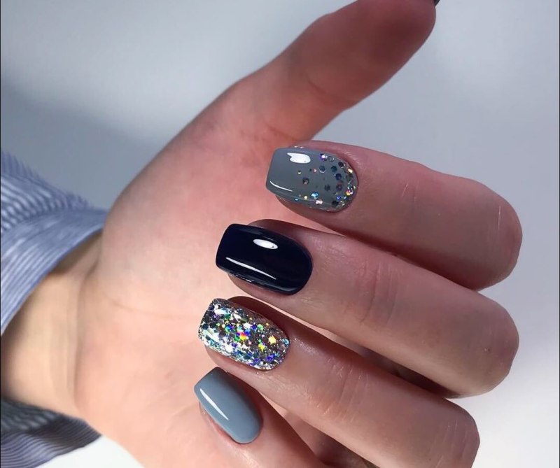 Маникюр с блестками
