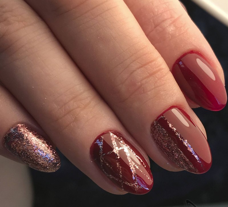 Маникюр на короткие ногти с блестками