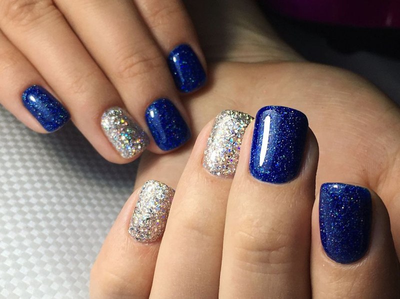 Маникюр с блестками