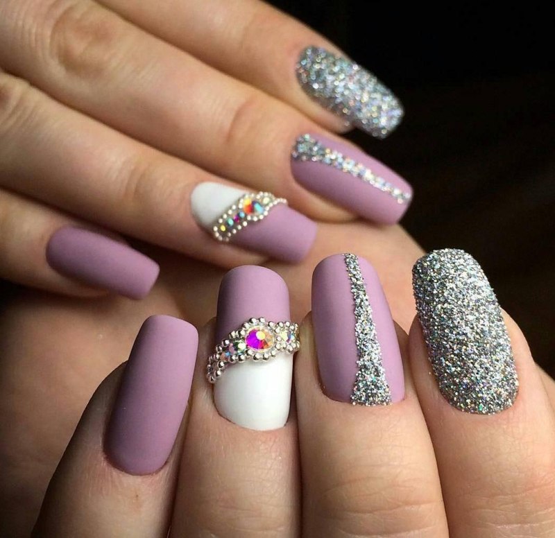 Маникюр с блестками