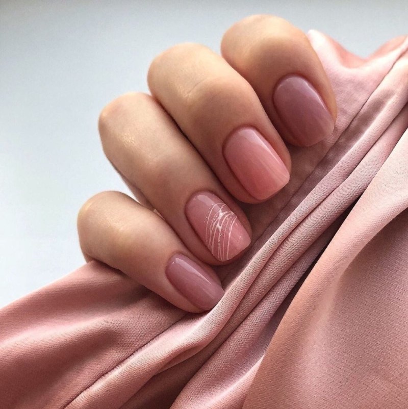 Маникюр в пыльно розовых тонах