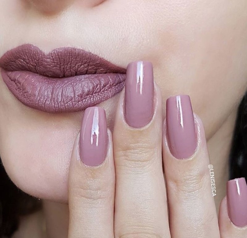 Маникюр пепельно розовый