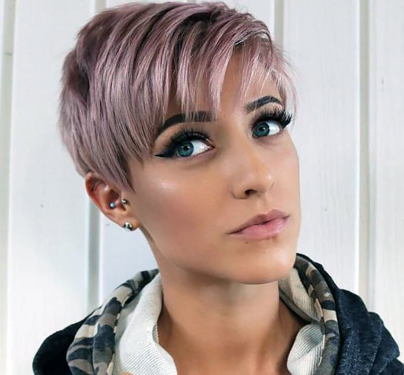 Градуированное каре с рваной челкой