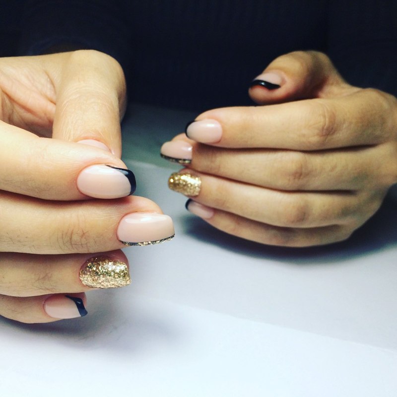 Комбинированный френч на ногтях