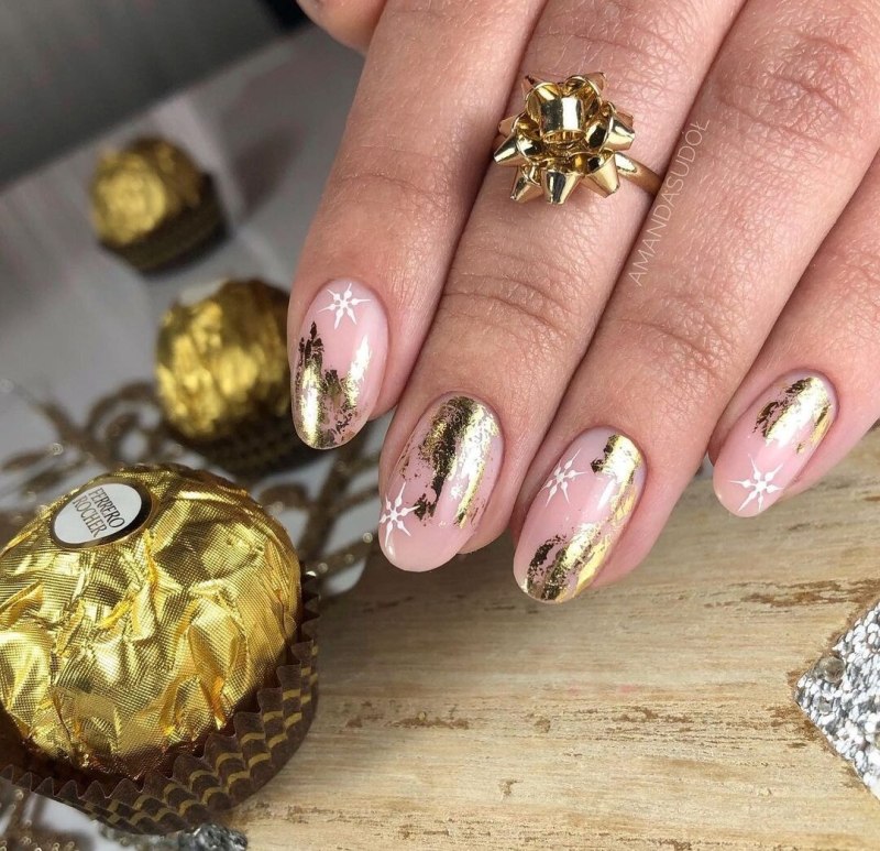 Маникюр с поталью 2020