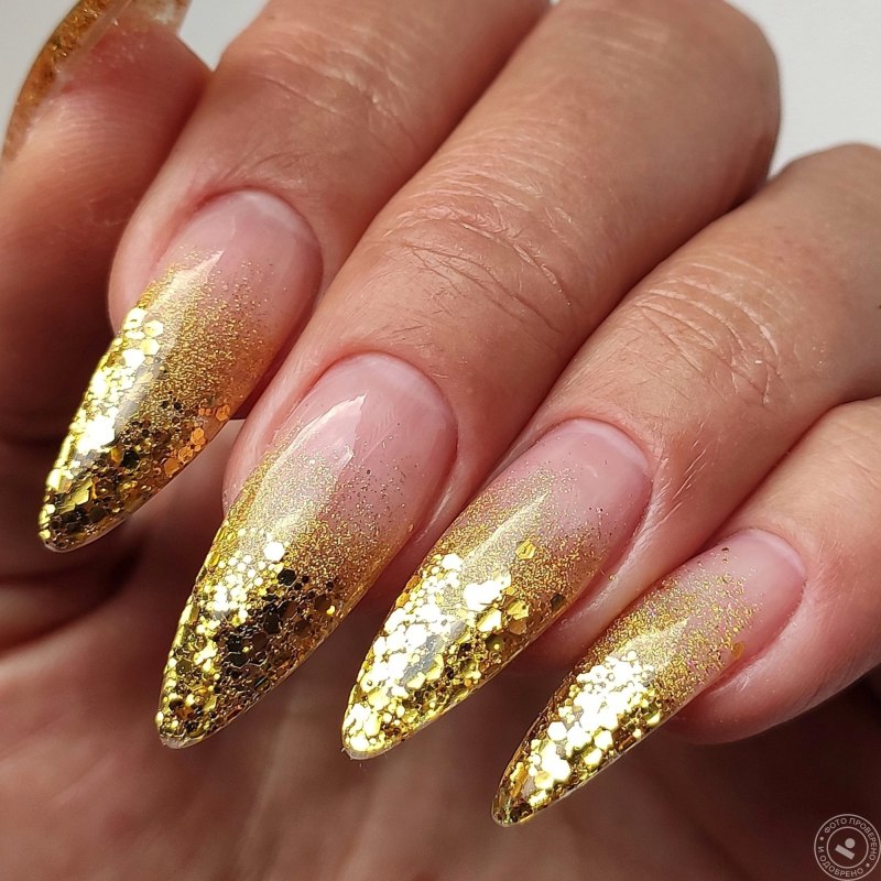 Ногти бирюза с золотом