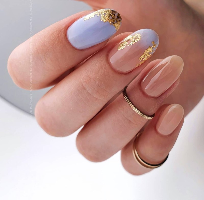 Ногти бежевые с золотом