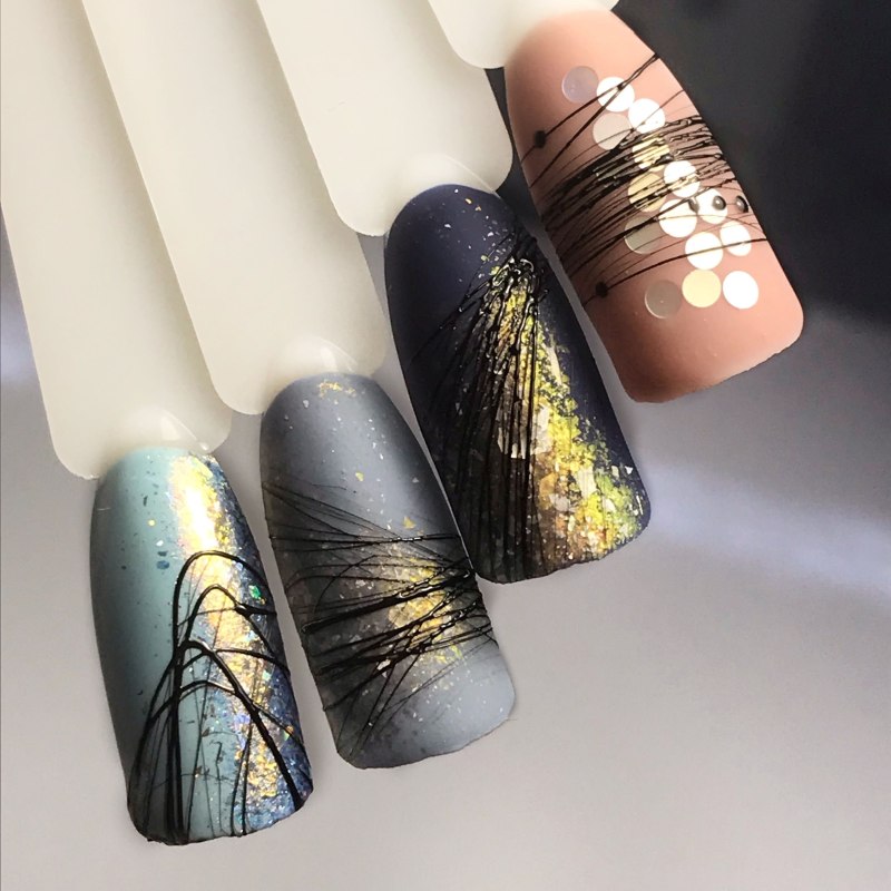 Маникюр растяжка блестками