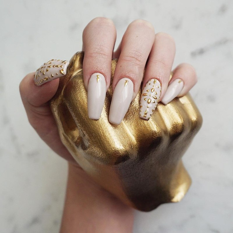 Ногти прозрачные с золотом