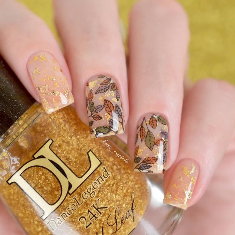 Маникюр с поталью 2021