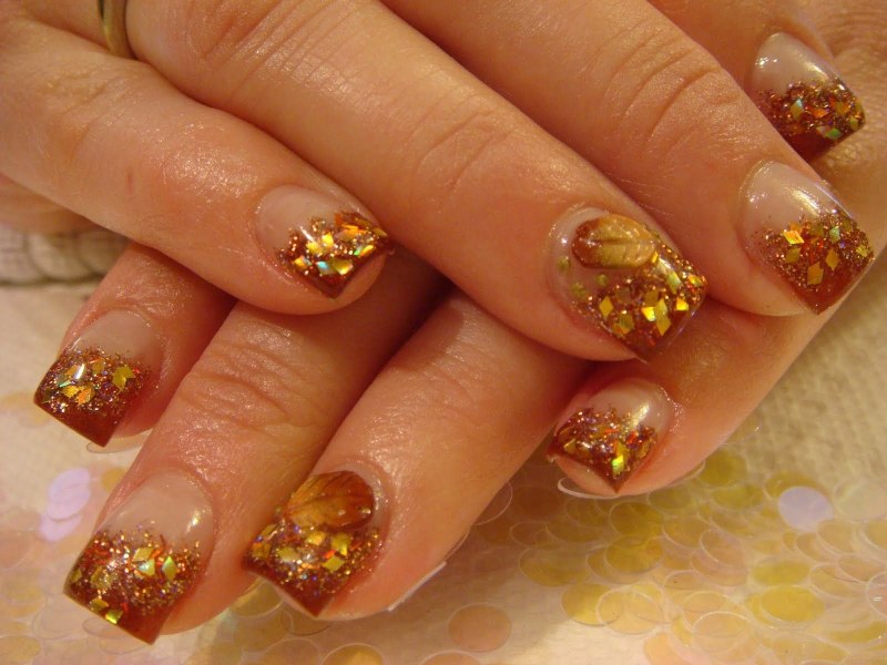 Маникюр с поталью 2021