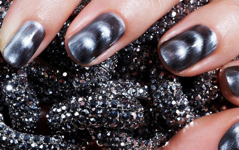 Маникюр кошачий глаз серебристый