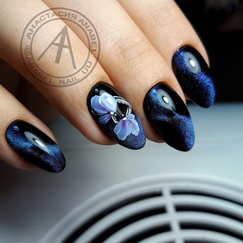 Маникюр кошачий глаз с бабочкой