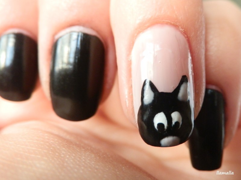 Маникюр с кошками