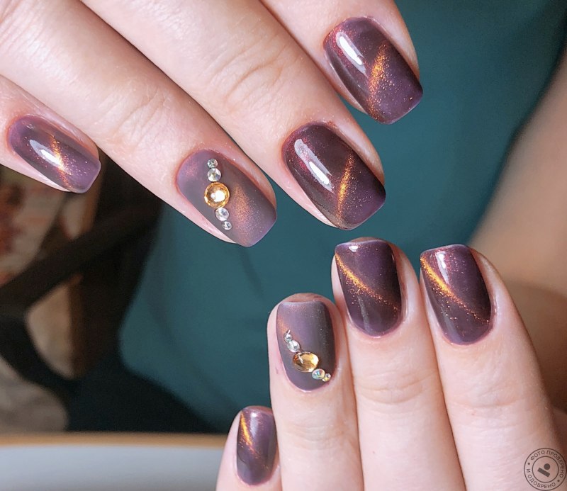 Маникюр кошачий глаз 9д