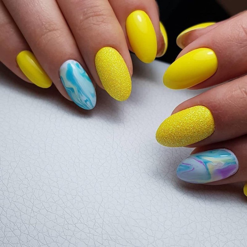 Салатовый маникюр