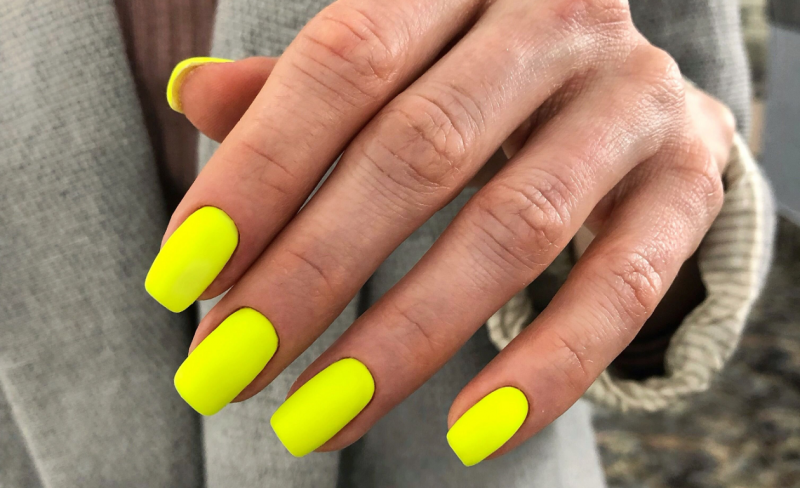 Жёлтый маникюр