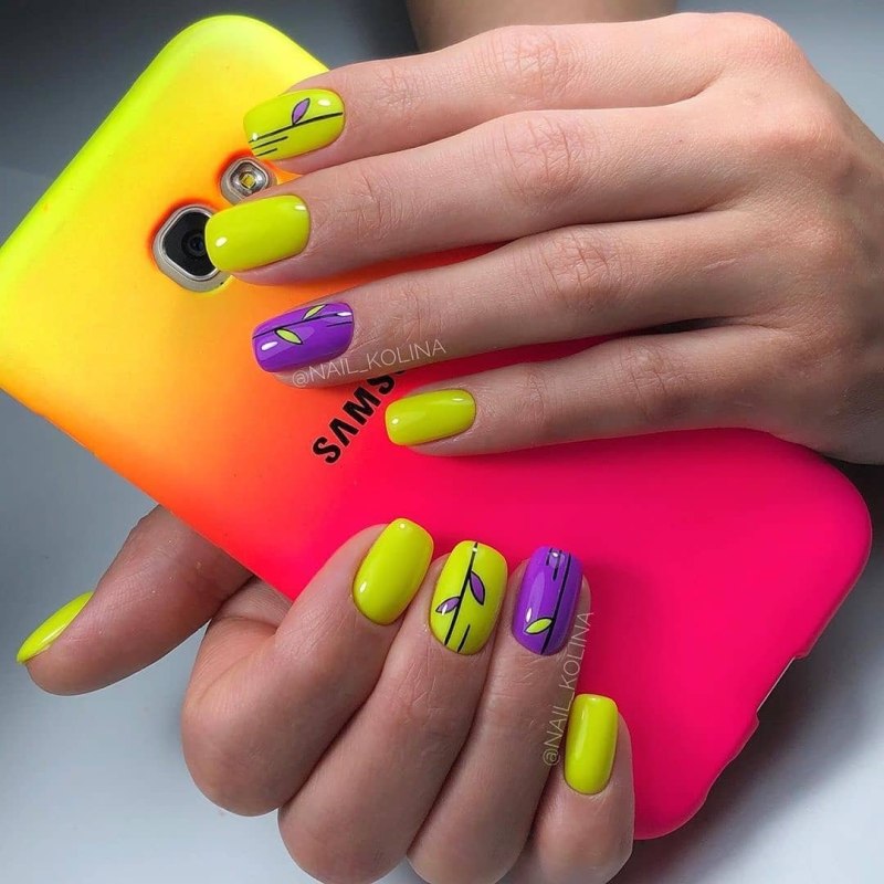 Яркий желтый маникюр