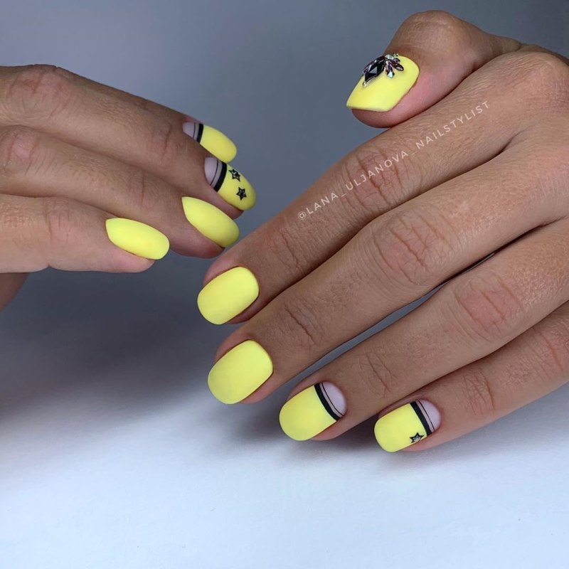 Жёлтый маникюр 2020