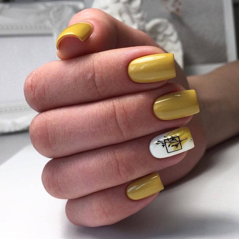 Маникюр с жёлтым цветом