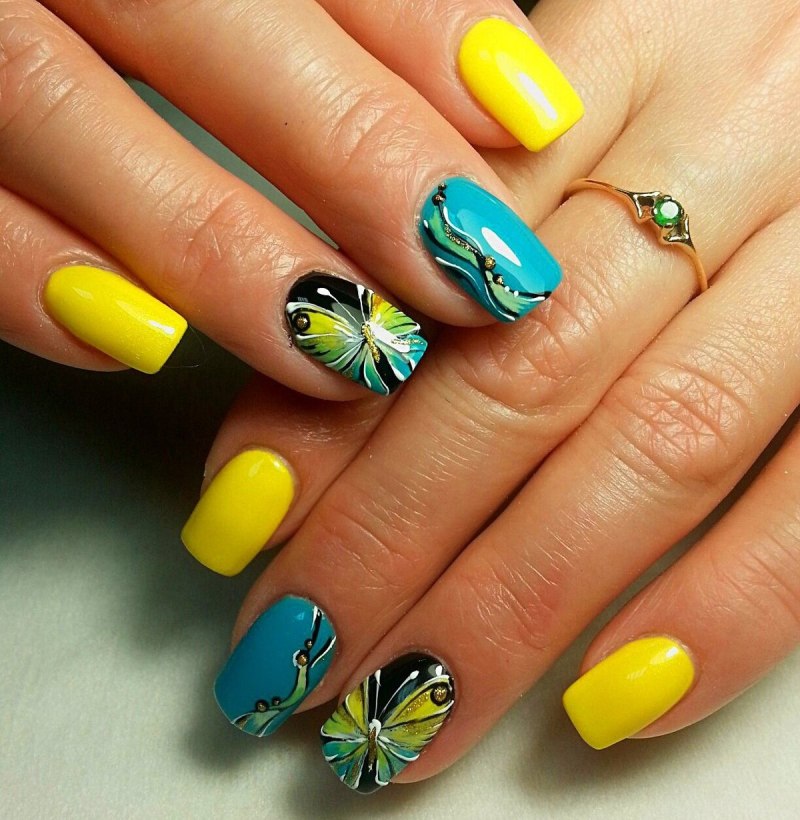 Маникюр жёлтый с чёрным