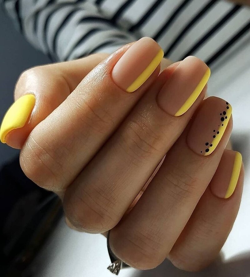 Жёлтый маникюр