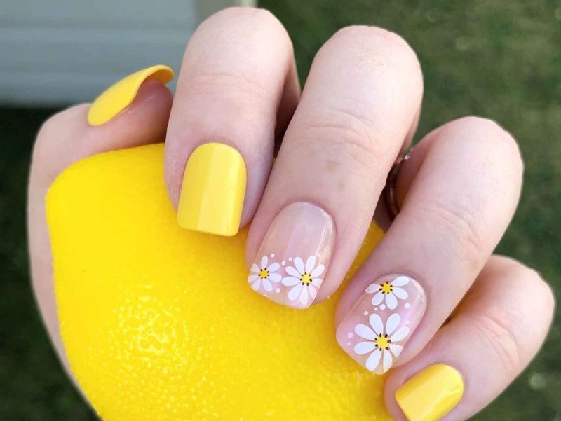 Маникюр с бананами