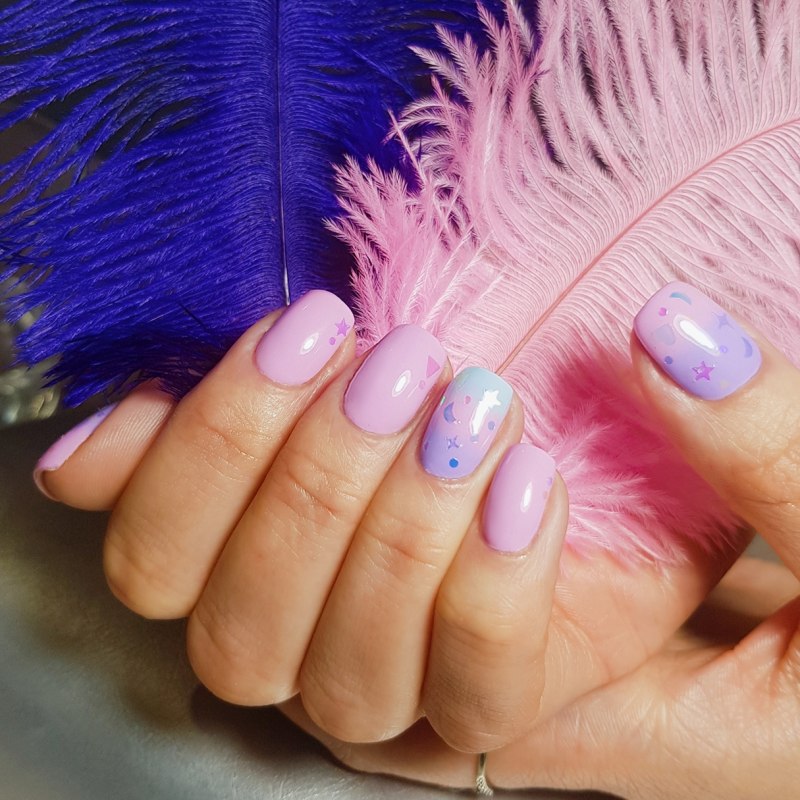 Ногти розовый глянец