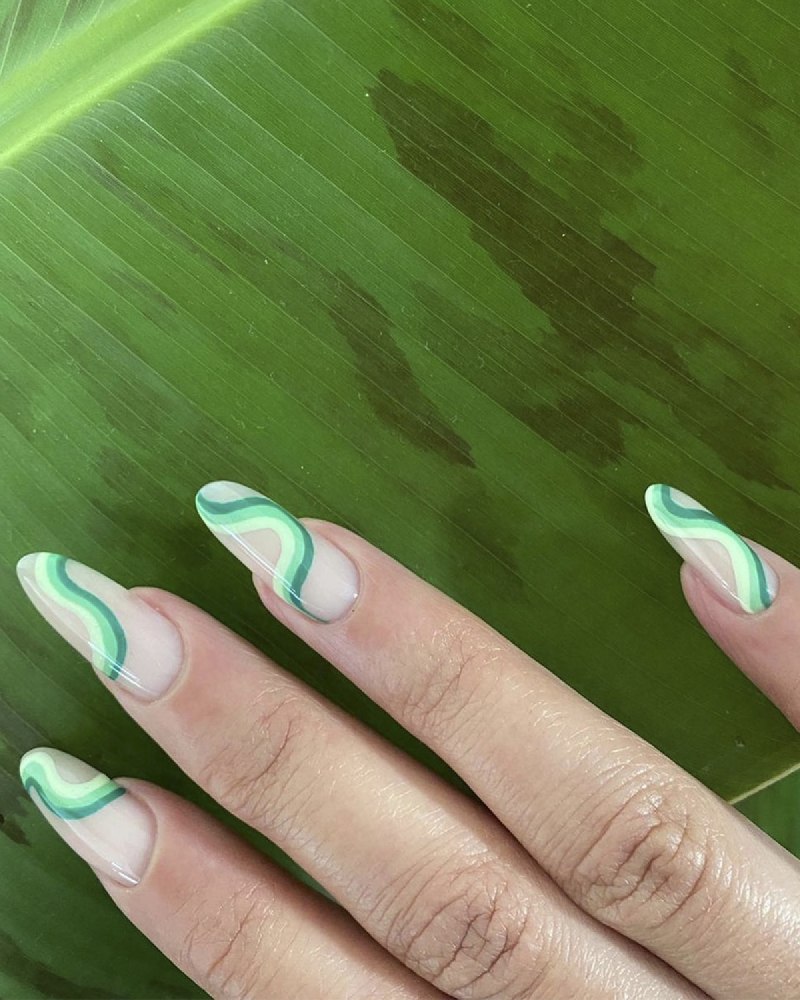 Маникюр с разводами