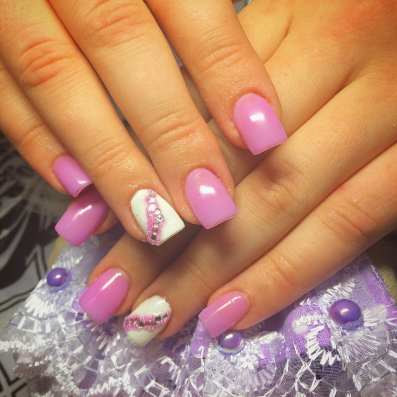 Модные розовые ногти