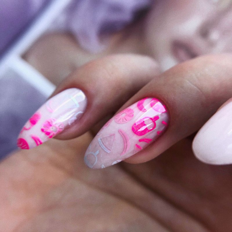 Маникюр на море