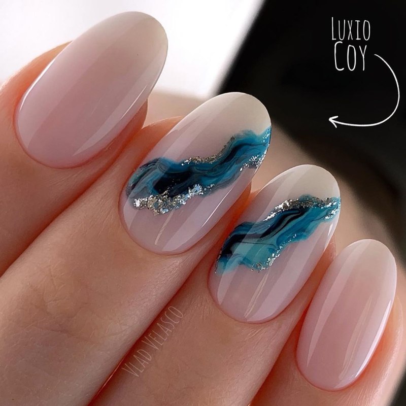 Розовый йогуртовый маникюр