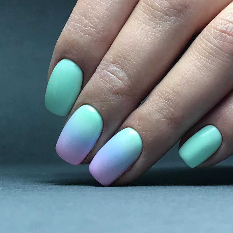 Маникюр омбре серебристый