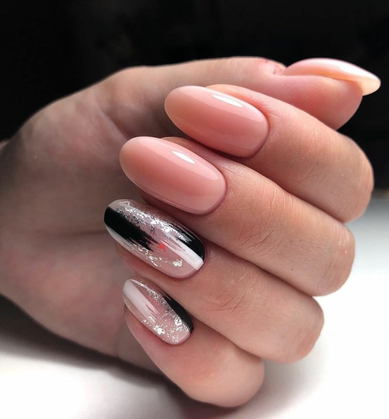 Маникюр с мазками краски