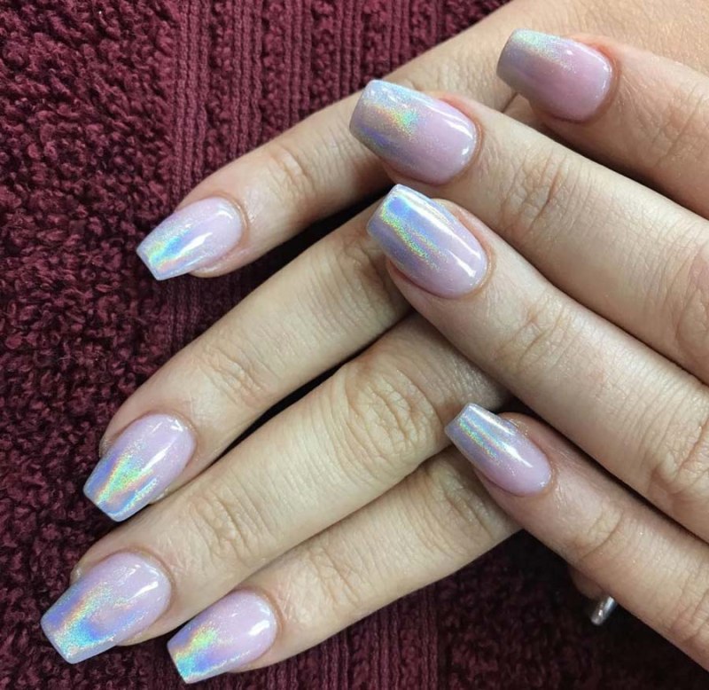 Маникюр с разноцветными полосками