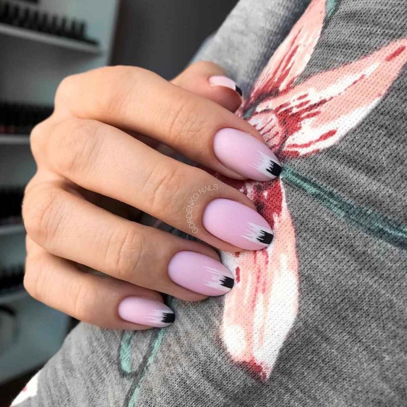 Маникюр мазками разного цвета