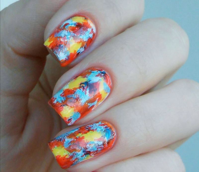 Маникюр на короткие ногти с мазками