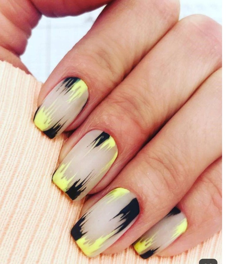 Маникюр с мазками кисти