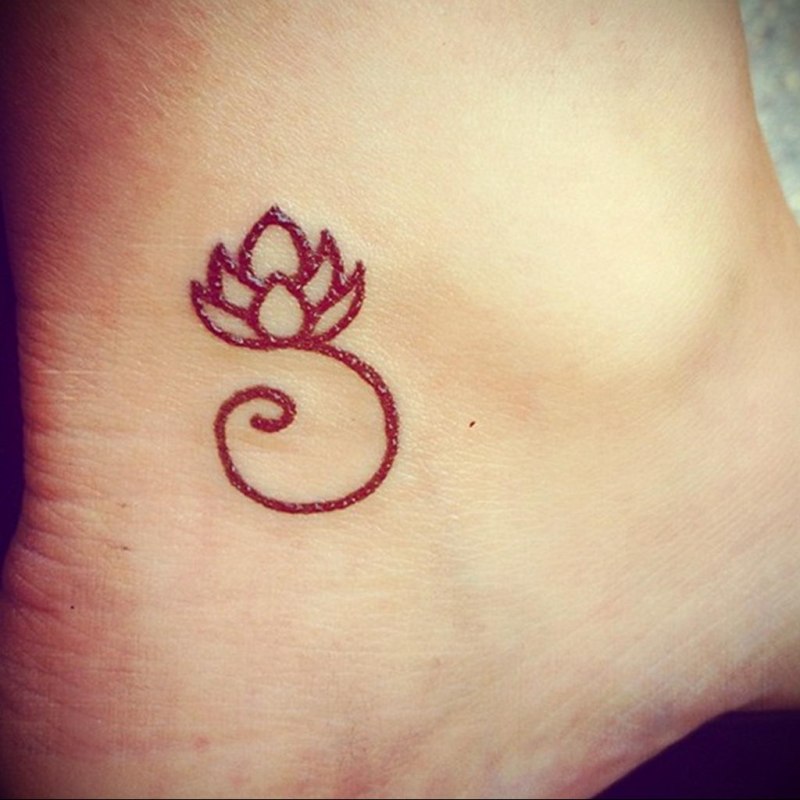 Тату на руке для девушек легкие ручкой